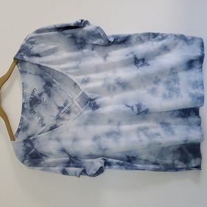Aero short sleeve light blue tie-dye cross front tee. Size XL.